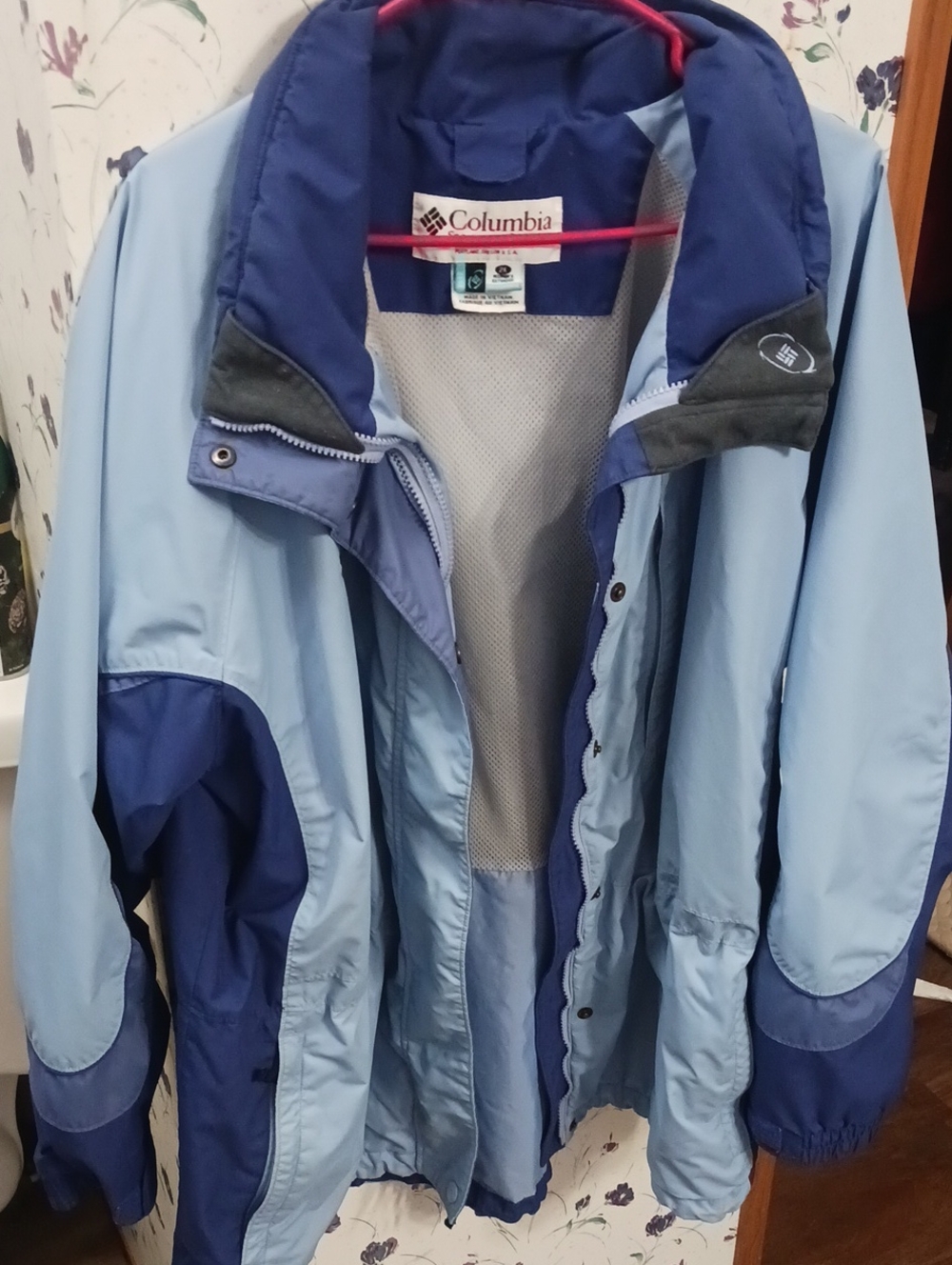 Columbia Women's Two-Tone Light Blue and Navy Ski Jacket